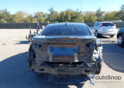 2019 Ford Fusion Energi Titanium z USA, uszkodzony, nr VIN 3FA6P0SU8KR103925